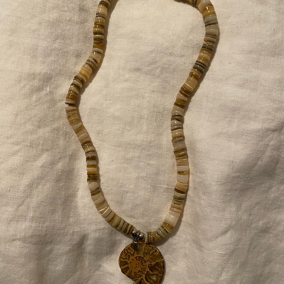 Shell necklace - Picture 2 of 2